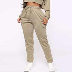 Conjunto de chándal de Top corto con logotipo personalizado unisex Traje elegante para mujer con suministro ODM informal de invierno ajustado - Product Image 2