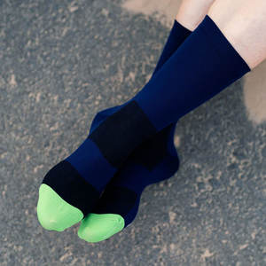 Service OEM, conception personnalisée, chaussettes respirantes pour hommes, nouveau design, couleur unie, vêtements d'hiver, chaussettes de sport confortables pour hommes - Product Image 1