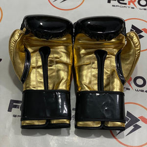 Ensemble de gants de boxe et de protection de tête et de cuisse en cuir véritable antidérapant avec logo personnalisé de qualité supérieure, blanc et noir, kit de boxe - Product Image 4