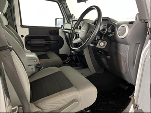 รถจี๊ปแรงเลอร์ ปี 2010 รุ่น 3.8 ซาฮาร่า 2 ประตู เกียร์ออโต้ พวงมาลัยขวา คุณภาพดี ราคาประหยัด มือสอง - Product Image 4