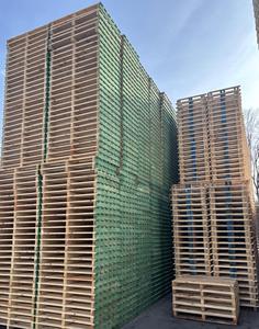 Palettes en bois empilables 1200x800mm en pin pour transport industriel, avec sangles vertes et bleues, palettes Euro standard - Product Image 3