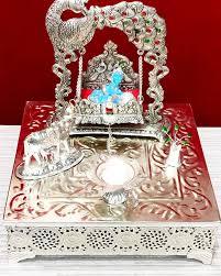 เซ็ต krishna jhula เล็กๆน้อยๆ chowki เยอรมันสีเงินพร้อมต้นทัลซีและด้ามดอกบัวสำหรับตกแต่งงานแต่งงานและบ้านวัด - Product Image 2