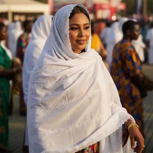 Chal Largo de Moda para Uso Diario, Transpirable, 100% Algodón Voile, Encaje Floral Bordado con Pedrería, Tela Suave y Modesta para Verano - Product Image 1