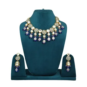 Ensemble de collier de luxe Kundan Polki, gouttes d'émail bleu royal et perles vertes, plaqué or, alliage et cuivre, bijoux fins - Product Image 2