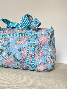 Sac en coton matelassé fait à la main: sac à bandoulière de voyage à imprimé bloc indien - Product Image 3