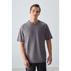 Camiseta Gris Oscuro 100% Algodón para Hombre, Gruesa y Suave, Corte Holgado, Estilo Básico-88377 - Product Image 4