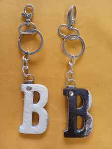 Ensembles de porte-clés initiaux en cuir de vachette, pantalon en cuir synthétique, sac à lettres en fausse fourrure, pendentif de voiture, accessoires vestimentaires sportifs toutes saisons - Product Image 5