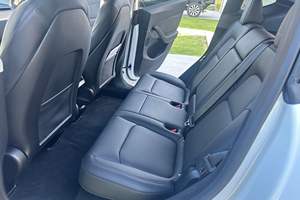 Tesla Model Y 2024 Limpio y Confiable, Largo Alcance, Tracción en las Cuatro Ruedas, Motor Dual, Autonomía de 310 Millas - Product Image 6