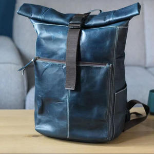 Sacs sur mesure pour hommes combinant des caractéristiques fonctionnelles à l'aspect épuré et un style moderne pour de courts trajets - Product Image 6