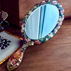 Miroir à main en résine avec finition lisse et brillante, parfait pour un usage quotidien, le maquillage ou des fins décoratives, ajoutant une touche élégante - Product Image 1