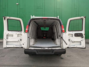 Fourgon utilitaire Express 2018 d'occasion en bon état, conduite à gauche - Product Image 4