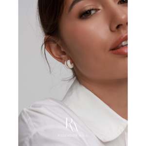 Orecchini a Cerchio in Acrilico Bianco e Nero Placcati Oro, Leggeri e alla Moda, Regalo per Lei - Product Image 4