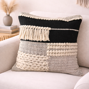 Housse de coussin décorative bohème de luxe en laine et coton tissée à la main, motif géométrique, avec pompons - Product Image 5