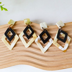 Pendientes de cuerno de búfalo de nuevo diseño de alta calidad hermoso diseño para pendientes de mujer pendientes pulidos hechos a mano - Product Image 2