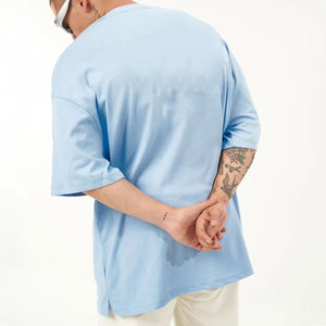 เสื้อยืดคอกลมผ้าคอตตอนแบบหลวมสำหรับผู้ชายพิมพ์ลายโลโก้100% - Product Image 3