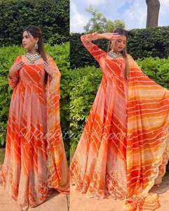 Lancement de la nouvelle robe de soirée de créateur Look Fancy Style Digital print Gown dupatta avec bas Belle robe de qualité supérieure - Product Image 1