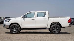 Toyota Hilux 2025, Opción Media, Gasolina 2.7, Motor de 164 hp, Control de Clima Automático, Sistema de Infoentretenimiento con Pantalla Táctil de 8 Pulgadas - Product Image 3