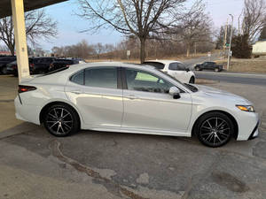 Toyota Camry SE 2024 d'occasion en excellent état - Product Image 2