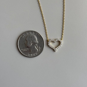 Collier délicat en moissanite chrétienne en forme de cœur, pendentif en or en forme de cœur, cadeau de fête pour femmes - Product Image 5
