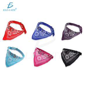 Elegante Collare Bandana per Animali Domestici in Poliestere Taglia M Regolabile con Stampa Decorativa e Sciarpa - Product Image 2