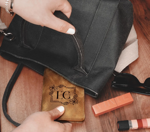 กระเป๋าสตางค์หนังสลักชื่อย่อแบบกำหนดเองสำหรับผู้หญิง กระเป๋าสตางค์ใส่บัตรเครดิตสำหรับผู้หญิง ของขวัญวันเกิด ของขวัญส่วนตัวสำหรับผู้หญิง - Product Image 2