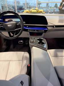 SUV Eléctrico Premium Usado 2025 OPTIQ Luxury 2 AWD - Product Image 5