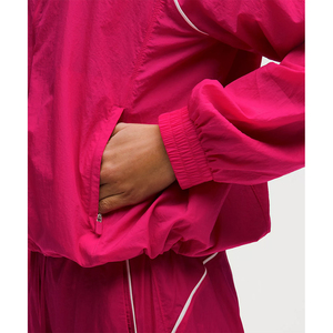 ชุดวอร์มวิ่งออกกำลังกายสำหรับผู้หญิง ผลิตตามสั่ง พร้อมโลโก้  ผ้าไนลอน  น้ำหนักเบา  เหมาะสำหรับกิจกรรมกลางแจ้ง  รับผลิตแบบ OEM - Product Image 4