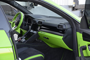 Mejor Precio 2023 para Urus S con Interior Oscuro, Asientos de Cuero Turbo, Volante a la Izquierda - Product Image 3