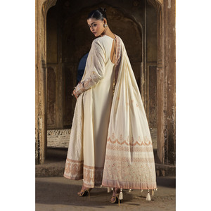 ชุดสูทผ้าลอนปักลาย 3 ชิ้นสำหรับผู้หญิง พร้อมผ้าคลุมไหล่พิมพ์ลายเคลือบเงา รุ่น DN-62038 - Product Image 6