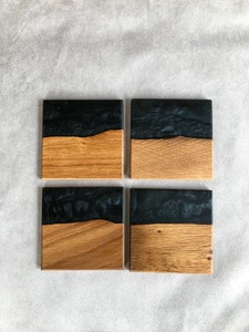 Posavasos de resina de perla negra de madera de acacia hecho a mano, juegos de 4 piezas, posavasos decorativos de lujo para el hogar - Product Image 3