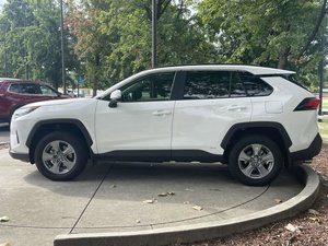 RAV_4 XLE HYBRID AWD 2025, sièges en cuir, conduite à gauche, taille des pneus R15 - Product Image 4