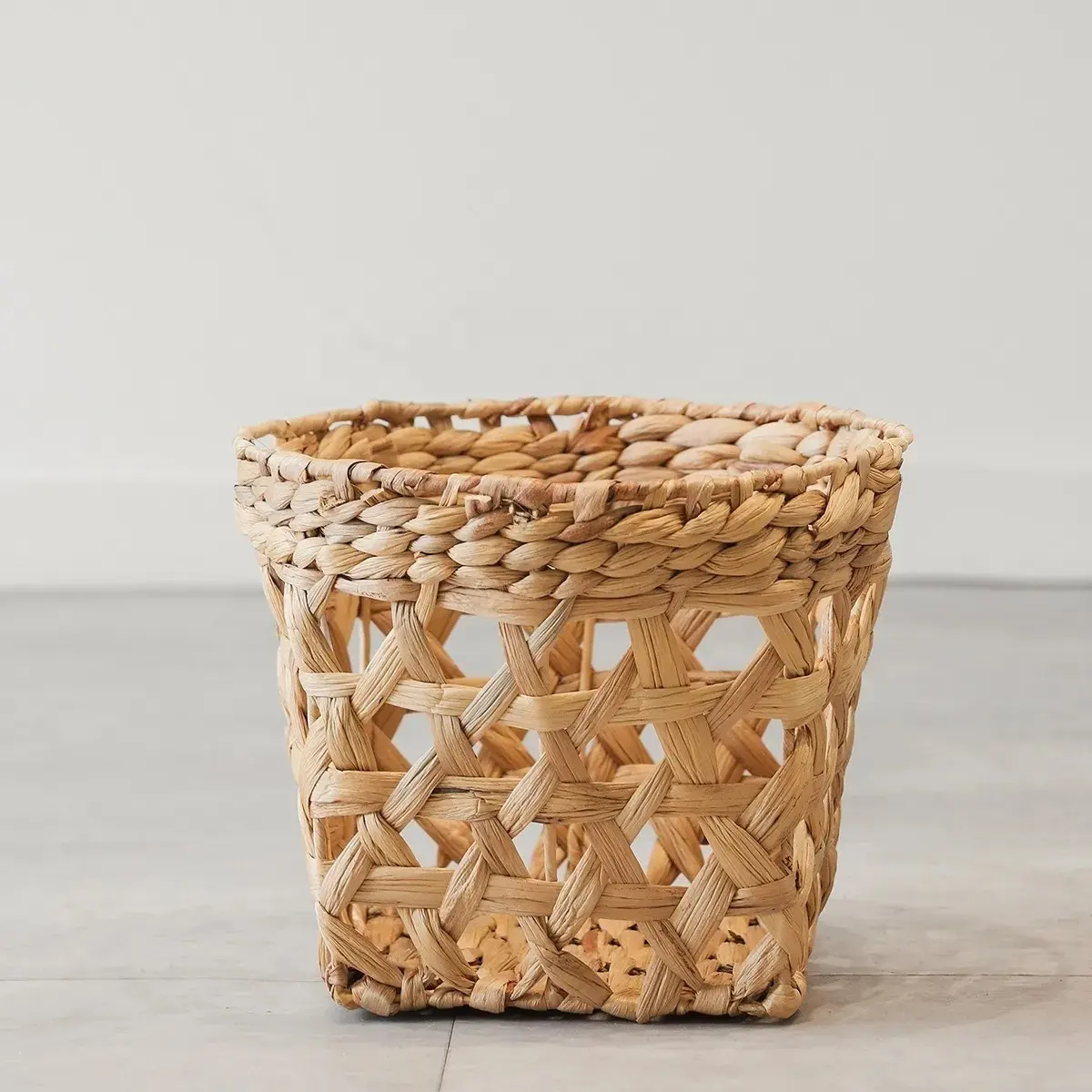 Hot sale water hyacinth basket organizer basket wicker flower pot mould pot woven basket for plants handmade from Vietnam