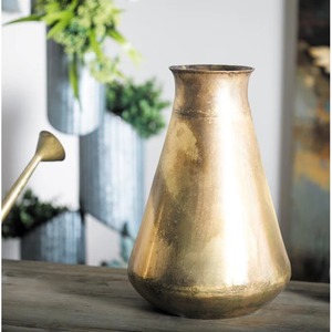 Jarrón de metal en forma de cristal elegante Acabado dorado Ideal para interiores modernos y exhibiciones de flores decorativas hechas a mano de La India - Product Image 3