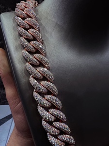 สร้อยสีโรสโกลด์คิวบาพร้อมเพชรโมอิสซาไนต์กลมตัดเป็นเครื่องประดับสำหรับทั้งชายและหญิงพร้อมของขวัญที่เป็นแผ่นสำหรับเขาและเธอ - Product Image 2