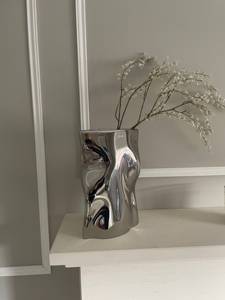 Vase décoratif en alliage de designer pour une atmosphère raffinée et des présentations florales inspirantes - Product Image 6
