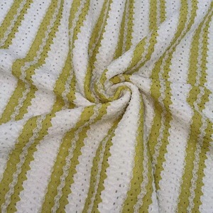 เสื้อยืดไหมพรมลายทางคอกลมแขนสั้นเข้ารูปสำหรับผู้ชาย - Product Image 6