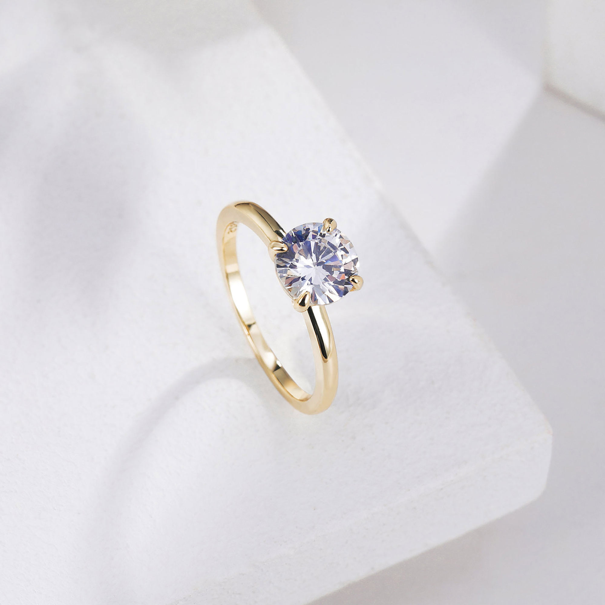 สีเหลืองทอง