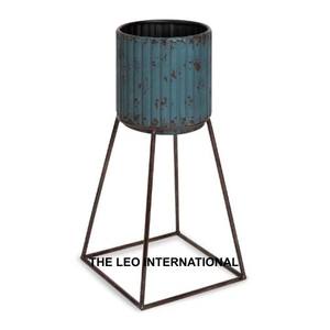 Macetero de Metal Redondo de Color Negro, Macetero Decorativo para el Hogar Hecho a Mano de Lujo Contemporáneo - Product Image 1