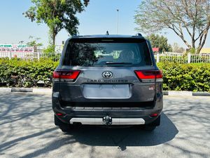 NUOVISSIMO Toyota Land Cruiser GR Sport 2025 3.5L Benzina Turbo Diesel V6 Automatico R18 Euro VI Telecamera a 360° Ottime Condizioni - Product Image 2