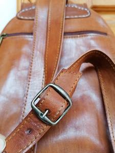 Mochila vintage de cuero bohemio unisex hecha a mano marroquí - Product Image 4