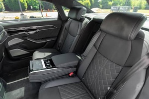 AUDI S8 2025 d'occasion, conduite à gauche/droite - Product Image 2