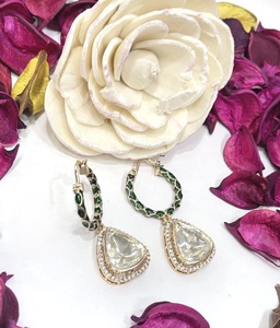 ต่างหูดีไซน์หรูหรา คุณภาพเยี่ยม ชุบทอง ประดับด้วยหิน ดูดีมีระดับ เหมาะสำหรับงานแต่งงาน คอลเลคชั่นสำหรับผู้หญิงและเด็กผู้หญิง - Product Image 2