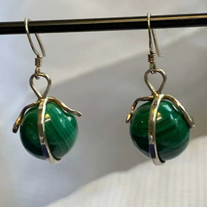 Boucles d'oreilles pendantes fantaisie pour enfants en pierre de malachite, serties en argent sterling, certifiées IGI, plaquées or et rhodium pour mariage - Product Image 1