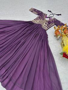 ชุดแต่งงานออกแบบยาว - Product Image 6