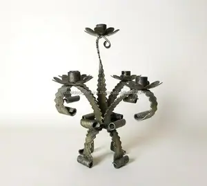 Grande Vintage Brutalist 5 Braço Candle Holder Espanhol Feito Ferro Forjado E Acabamento De Ouro Mão Forjado Castiçal