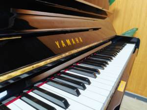 Piano Vertical Acústico Yamaha U1H de Lujo Profesional en Oferta, Usado en Buen Estado con Buenos Precios, 88 Teclas, 1506413 - Product Image 4