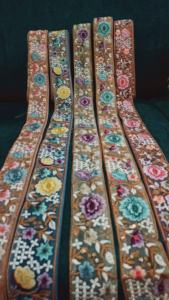 Encaje bordado floral colorido elegante para proyectos de moda, decoración del hogar y artesanía - Product Image 5