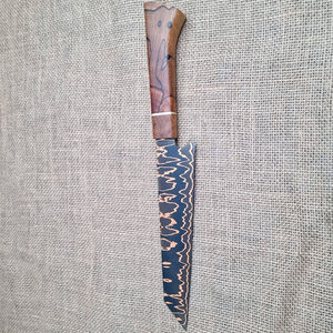 Cuchillo de Cocina de Acero de Damasco Hecho a Mano con Hoja Grabada y Rellena, OEM, con Funda de Cuero, Borde Dentado, Garantía de 3 Años - Product Image 4