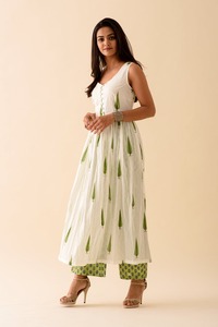 Ensemble Palazzo de Kurta de cyprès vert, style indien, pantalon et Kurti de qualité du fabricant indien - Product Image 5