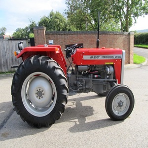 Tractor Massey Ferguson MF 240 Usado en Buen Estado con Sistema de Elevación Hidráulico y PTO Resistente - Product Image 4